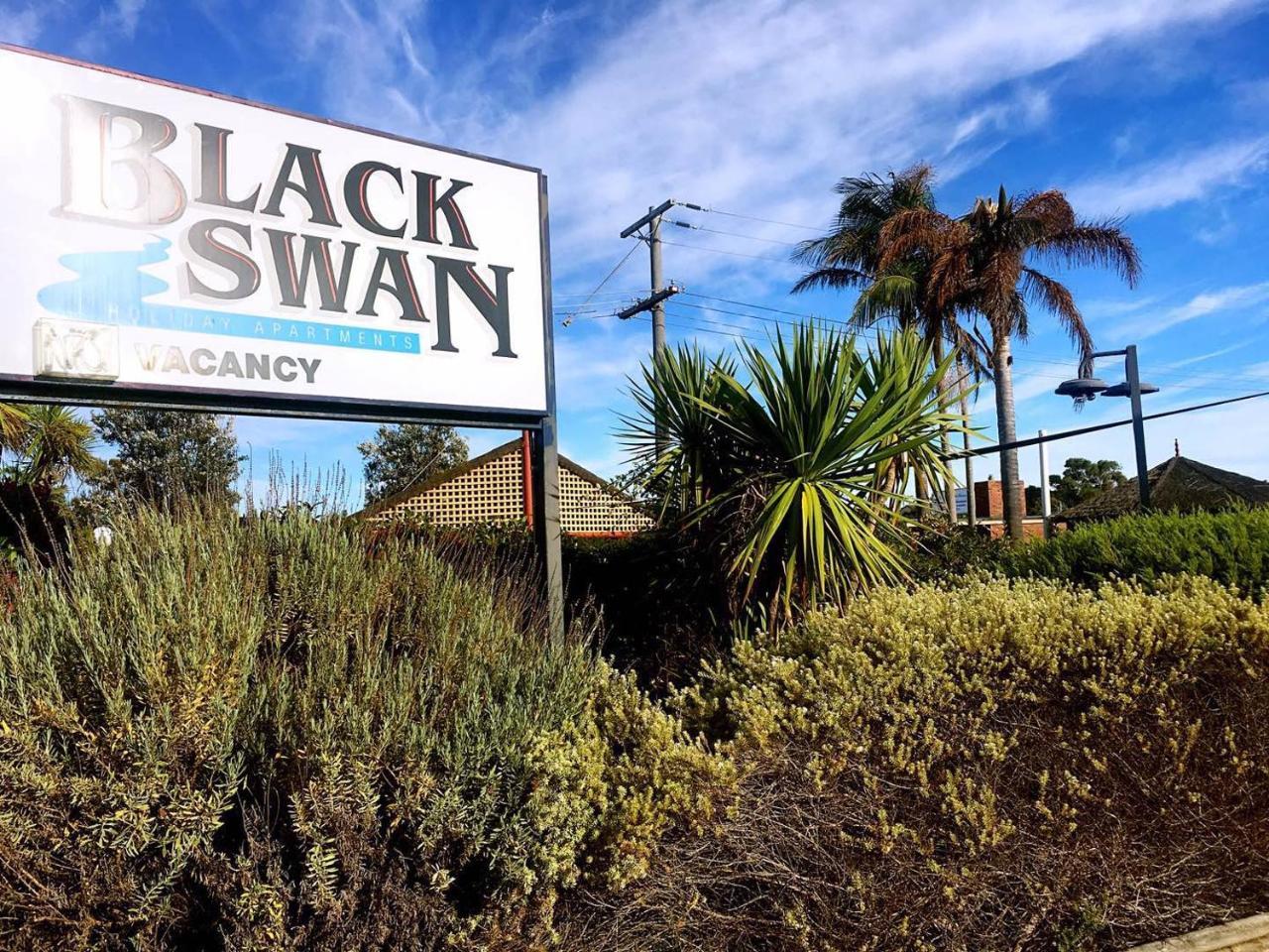 Black Swan Motor Inn 엔트런스호수 외부 사진